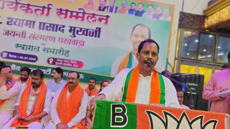 भाजपा क्षेत्रीय अध्यक्ष विनोद राय के आगमन पर मऊ में ऐतिहासिक स्वागत, समर्थकों ने किया जोरदार अभिनंदन
#VinodRai #BJP #Mau #BJPMau #Welcome #PoliticalNews #UPNews