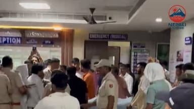 20 KM तक पीछा खेजड़ी से टकराई शराब तस्करों की कार एक की मौ#त, दूसरा गि#रफ्तार, पोस्टमॉर्टम को लेकर सांचौर में पुलिस सें बवाल : बालोतरा में एएनटीएफ (एंटी-नारकोटिक्स टास्क फोर्स) और पुलिस से बचने के लिए भाग रहे शराब तस्करों की कार खेजड़ी के पेड़ से टकरा गई टीम ने तस्करों का करीब 20 किलोमीटर तक पीछा किया। आमलियाला-भैडाणा रोड पर सोमवार दोपहर करीब 12 बजे हुए इस हादसे में एक तस्कर की मौके पर मौत हो गई, जबकि दूसरे को पुलिस ने गि#रफ्तार कर लिया पुलिस ने शराब से भरी क्षतिग्रस्त कार जब्त कर ली। कार पर केरल की नंबर प्लेट लगी थी, जबकि वाहन से गुजरात की एक अन्य नंबर प्लेट भी बरामद हुई। जिससे मामले में नंबर प्लेट बदलकर तस्करी करने की आशंका जताई जा रही हैं। हादसे के बाद पोस्टमॉर्टम को लेकर सांचौर में परिजन और पुलिस आमने-सामने हो गए। काफी देर तक तनावपूर्ण माहौल बना रहा बाद में परिजन शव को गुड़ामालानी ले गए। इस मामले को लेकर थाने में एफआईआर दर्ज कराई। पुलिस पूरे घटनाक्रम, तस्करी नेटवर्क की जांच में जुटी हैं।