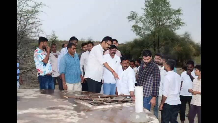 बज्जु क्षेत्र में 20 साल बाद फिर बहेगा जीवनदायिनी जल, बँधली नाडा पेयजल योजना होगी पुनः शुरू, 500 से अधिक लोगों को मिलेगी राहत
#rahulsewagjhajhu #kolayatnews #dpknews #BJPGovernment #anshumansinghbhati #LatestNews