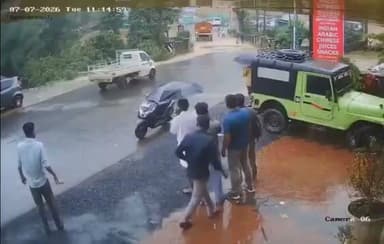 Wayanad Landslide: केरल के वायनाड में भारी बारिश के बाद भारी भूस्खलन, 7 लोग लापता, एक की मौत, जान बचा भागते दिखे लोग, खौफ़नाक CCTV आया सामने
#Wayanad #WayanadLandslide #Kerala #TopNews
