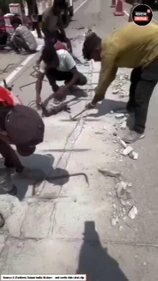 इंसान के ऑपरेशन के साथ अब सड़क का भी ऑपरेशन कर टाका लगाया जा रहा है #short #video #viral #trending #reel #news #khabar #s