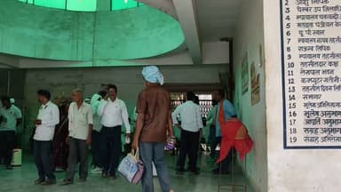 वर्षों से सरकारी दफ्तरों का न्याय के लिए चक्कर लगा रहा पीड़ित नहीं हो रही सुनवाई आत्मदाह का दिया चेतावनी