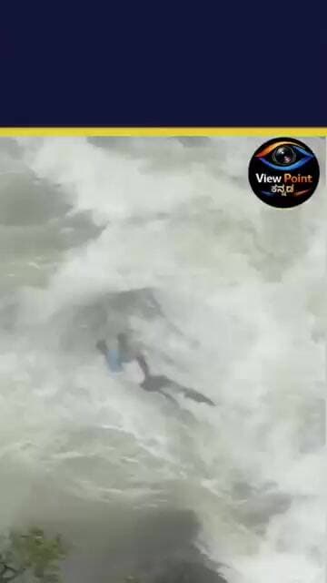 ಅಬ್ಬರಿಸುವ ಮಲ್ಲಳ್ಳಿ ಜಲಪಾತದ ಮಧ್ಯೆ ಸಿಲುಕಿದ ಯುವಕರು; ಜೀವ ಉಳಿಸಿದ ಸ್ಥಳೀಯರು-ಅಗ್ನಿಶಾಮಕ ಸಿಬ್ಬಂದಿ!