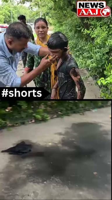 ग्रेटर नोएडा प्राधिकरण की लापरवाही आई सामने, खुले गटर में गिरा बच्चा, समय रहते रेस्क्यू कर बचाई जान#GreaterNoida #GreaterNoidaAuthority #Negligence #OpenDrain #ChildRescue
