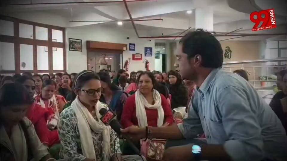 #धनबाद : #JSLPS से #जुड़ी #महिलाएं #पहुँची #समाहरणालय, #दस #महीने से नही #मिला #मानदेय,
#जिला #परिषद #अध्यक्ष #शारदा सिंह #सहित #उपायुक्त से हुई #वार्ता, #जल्द #मानदेय #मिलने का #मिला #आश्वासन