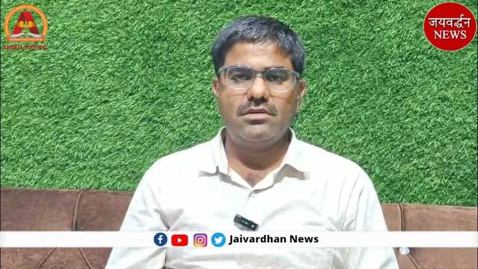जयपुर में सड़क हादसा, राजसमंद का पू#रा परिवार हो गया ख#त्म, देखिए हालात #RajsamandNews
जयपुर के श्यामनगर थाना क्षेत्र में 200 फीट बाइपास पर सड़क हादसा हुआ। बेकाबू ट्रेलर की टक्कर से राजसमंद के एक ही परिवार के चार लोग चपेट में आ गए। हादसे में चार लोगों की मौत हो गई, जबकि एक गंभीर घायल है। राजसमंद जिले के जेतपुरा निवासी चन्द्रप्रकाश बागरिया व उसके तीन बच्चों की मौत हो गई, जबकि पत्नी कैलाशी गंभीर घायल है।
Rajsamand News
Jaipur road accident
Road accident in Jaipur
Jaipur police
Rajasthan Rajsamand Police
.
#Accidentjaipur