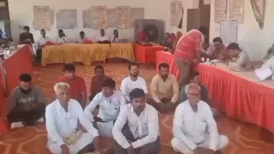 कोलायत की नाइयों की बस्ती में ग्रामीण सेवा शिविर का आयोजन हुआ
#rahulsewagjhajhu #kolayatnews #dpknews #LatestNews #anshumansinghbhati