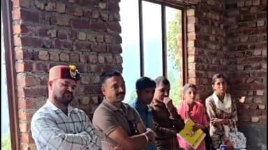 सलूणी विकास खंड की ग्राम पंचायत बाड़का का हाल!
ग्राम पंचायत बाड़का में प्रधानपति की कथित कार्यप्रणाली को लेकर गंभीर सवाल उठ रहे हैं। स्थानीय लोगों ने मामले की निष्पक्ष जांच कर जिम्मेदार लोगों के खिलाफ उचित कार्रवाई की मांग की है।
लोगों ने BDO सलूणी और DC चंबा से मामले की जांच कर आवश्यक कार्रवाई करने की अपील की है, ताकि पंचायत व्यवस्था में पारदर्शिता और जनता का विश्वास बना रहे।
नोट: यदि किसी पक्ष का इस मामले पर कोई स्पष्टीकरण या प्रतिक्रिया है, तो उसका भी स्वागत है।
#Salooni #Chamba #Panchayat #HimachalPradesh #PahadiNews #SunilPahadi #BawnaJaryal