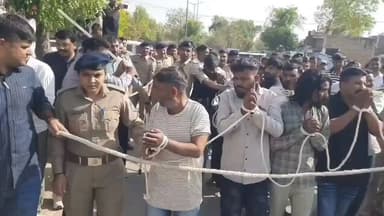 13 साल की मासूम के साथ हुई दरिंदगी ने इंसानियत को शर्मसार कर दिया।
13 वर्ष की एक मासूम बच्ची के साथ हुई यह घटना बेहद दर्दनाक, अमानवीय और निंदनीय है। ऐसी घटनाएं केवल एक परिवार का नहीं, बल्कि पूरे समाज का दिल दहला देती हैं।
दोषी चाहे कोई भी हो, कानून के अनुसार निष्पक्ष जांच हो और यदि आरोप सिद्ध हों तो उन्हें कड़ी से कड़ी सजा मिले,
हमारा तो मानना है कि बीच चौराहे पर फांसी लगा देनी चाहिए 😡
ताकि भविष्य में कोई भी ऐसी घिनौनी हरकत करने की हिम्मत न कर सके।
आइए, पीड़िता और उसके परिवार की गरिमा का सम्मान करें, अफवाहों से बचें और न्याय की प्रक्रिया का समर्थन करें।
Suneel Pahadi ✍️
Pahadi News
#JusticeForVictim #StopCrimeAgainstChildren #ProtectChildren #Justice #Crime #India #PahadiNews #SunilPahadi #BreakingNews #Himachal #NewsUpdate