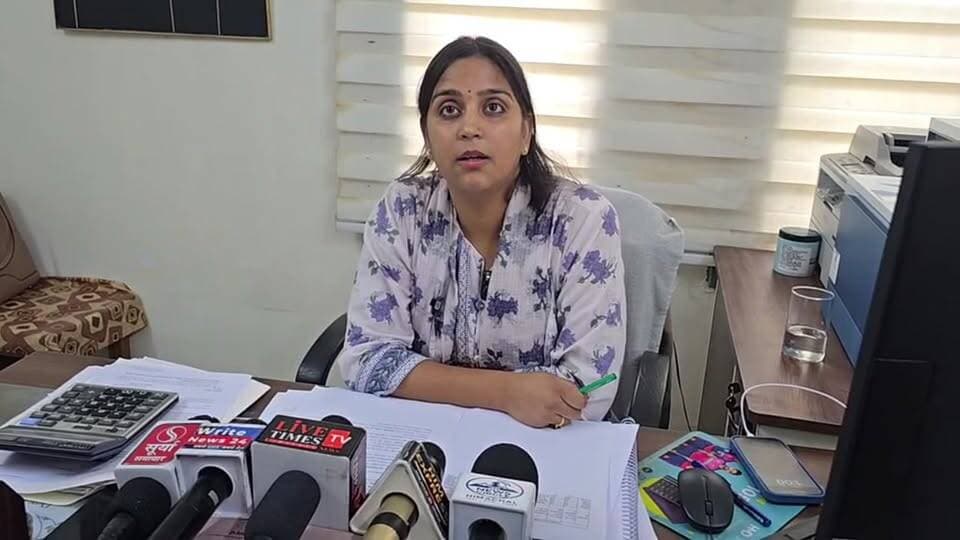 धर्मशाला: बरसात के चलते नदी नालों के नजदीक नहीं किया जाएगा खनन, कितने दिनों तक रहेगा बंद, जानकारी दे रहीं खनन अधिकारी शैलजा चौधरी ।
#himachalpradesh #dharmshala #mining #kangra