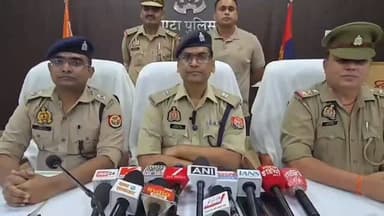 #एटा: साइबर क्राइम थाना पुलिस ने नाबालिग बच्चों के यौन शोषण से जुड़े आपत्तिजनक डिजिटल कंटेंट के मामले का खुलासा करते हुए जलेसर से एक आरोपी को गिरफ्तार किया है। पुलिस के अनुसार, डिजिटल जांच में 1000 से अधिक आपत्तिजनक फोटो और वीडियो मिले हैं। आरोपी के पास से दो मोबाइल फोन बरामद किए गए हैं। NCRP पोर्टल पर प्राप्त NCMEC साइबर टिपलाइन के आधार पर कार्रवाई करते हुए पुलिस ने पॉक्सो एक्ट, BNS और आईटी एक्ट की गंभीर धाराओं में मुकदमा दर्ज किया है। पुलिस का कहना है कि बच्चों से जुड़े ऑनलाइन अपराधों के खिलाफ अभियान लगातार जारी रहेगा।
#Etah #EtahPolice #CyberCrime #CyberSafety #POCSO #BNS #ITAct #ChildSafety #UPPolice #BreakingNews #UPNews #CrimeNews #DigitalCrime #Jalesar #ViralNews
