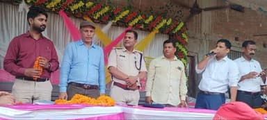 मड़पा व मधेसरा पंचायत के सहयोग शिविर में सोनबरसा प्रखंड के BDO, थानाध्यक्ष, पंचायत राज अधिकारी एवं अन्य।
#न्यू़ज़बिहारकीआवाज #सोनबरसा
