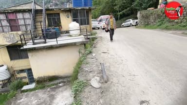 रामपुर बुशैहर में न्यू बस स्टैंड के समीप चाटी पुल के साथ लगे सी सी टीवी कैमरे वाला खंबा गाड़ी की टक्कर से हुआ नष्ट , सुरक्षा व्यवस्था डगमगाई
#kullutodaynews #himachalpradesh #himachalupdate #MediaPower #himachalkiawaaz #KTN #ATM #shimla #kullu #armour
