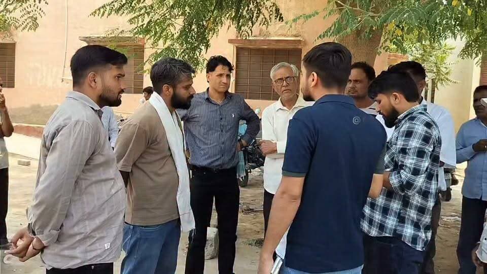 40 घंटो से मोर्चरी में शव.. भर्तिया अस्पताल में काम कर रही कंपनी के खिलाफ FIR.. 50 लाख मुवावजे की मांग..
#letesthindinews #newschuru #NewsUpdate #todaynews #समाचार #चूरू #dbh #Cmho #कंपनी #policechuru