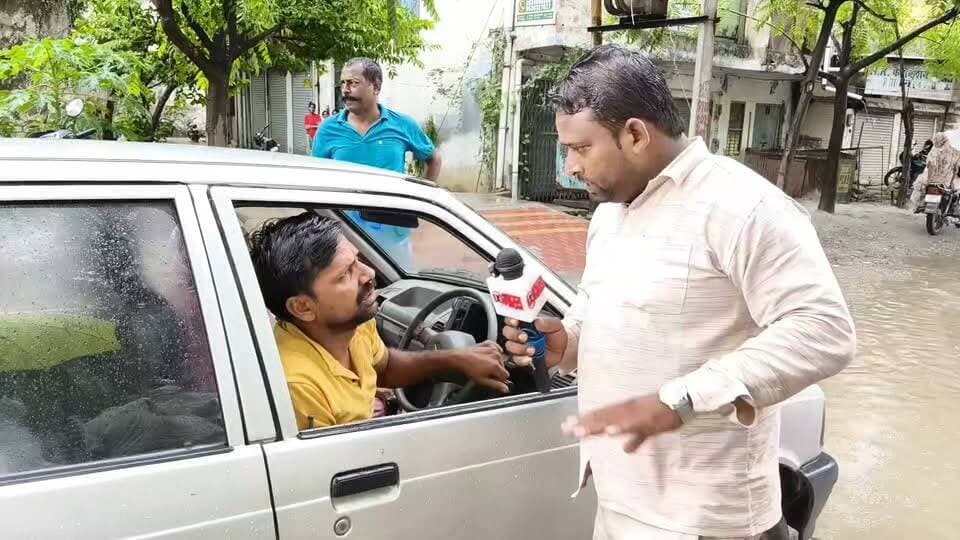सड़क के गड्ढे बने मुसीबत! हादसे के बाद मेयर और झबरेड़ा विधायक के खिलाफ लोगों का हल्ला बोल... #ukbharat #roorkee #haridwar #uttrakhand #congress #bjpgovernment #police