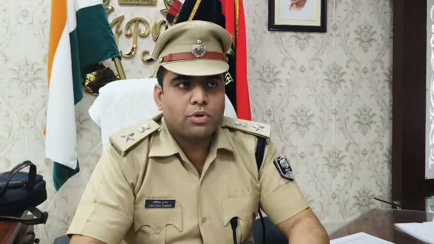 🚨 72 घंटे में डबल मर्डर मिस्ट्री सॉल्व!
🔫 दोहरे हत्याकांड का मुख्य आरोपी बेगूसराय से गिरफ्तार, पूछताछ में उगला बड़ा राज! एसपी अमितेश कुमार ने की प्रेस वार्ता।
#Amarpur #Banka #BankaPolice #DoubleMurder #CrimeNews #BreakingNews #BiharNews #Begusarai #PoliceAction #LatestNews #Justice #ViralNews #BiharNews #balliadoublemurder #Newsbanka