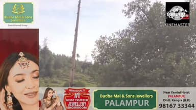 छतराडी मंदिर के पास सूखा पेड़ बना खतरा, मेले से पहले हटाने की उठी मांग
राज्य स्तरीय मेले से पहले श्रद्धालुओं की सुरक्षा को लेकर बढ़ी चिंता, प्रशासन और पुरातत्व विभाग से वैज्ञानिक तरीके से पेड़ हटाने की अपील
भरमौर,ब्यूरो रिपोर्ट
चंबा जिले के विश्व प्रसिद्ध एवं ऐतिहासिक शिव शक्ति माता छतराडी मंदिर के समीप वर्षों से खड़ा एक सूखा पेड़ अब श्रद्धालुओं और स्थानीय लोगों के लिए चिंता का विषय बन गया है। मंदिर से कुछ ही दूरी पर स्थित यह पेड़ तेज बारिश, आंधी या बर्फबारी के दौरान कभी भी गिर सकता है, जिससे बड़ा हादसा होने की आशंका जताई जा रही है।राधा अष्टमी के बाद यहां आयोजित होने वाले राज्य स्तरीय चार दिवसीय छतराडी मेले में प्रदेश सहित बाहरी राज्यों से भी बड़ी संख्या में श्रद्धालु और पर्यटक पहुंचते हैं। ऐसे में स्थानीय लोगों ने प्रशासन और पुरातत्व विभाग से मांग की है कि मेले से पहले पेड़ का निरीक्षण कर उसे वैज्ञानिक एवं सुरक्षित तरीके से हटाया जाए, ताकि श्रद्धालुओं की सुरक्षा सुनिश्चित की जा सके और मेले का आयोजन सुरक्षित वातावरण में संपन्न हो।#ChhatrariTemple #Chamba #HimachalPradesh #ShivShaktiMata #StateFair #ChhatrariMela #PublicSafety #ArchaeologyDepartment #BreakingNews #HimachalNews #TempleNews #84TV #Himachal84TV #LatestNews #StaySafe