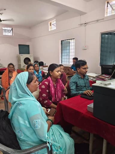 एनआरएलएम और जिला व्यापार एवं उद्योग केन्द्र नरसिंहपुर द्वारा संयुक्त रूप से स्व-सहायता समूहों के लिए उद्यम पंजीयन शिविर जनपद पंचायत चावरपाठा में आयोजित किया गया। शिविर में लगभग 40 स्व-सहायता समूहों का सफलतापूर्वक उद्यम पंजीयन कराया गया।
RM: https://t.co/SB6LiQbYEx
#Narsinghpur https://t.co/frDFGpTRQB