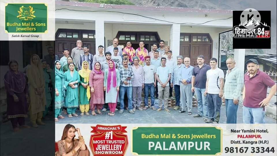 ग्राम पंचायत ब्रेही की पहली बैठक संपन्न, विकास कार्यों की रूपरेखा पर मंथन
नवनिर्वाचित प्रधान किशोरीलाल शर्मा की अध्यक्षता में हुई बैठक, ग्रामीणों ने दिए विकास के सुझाव
विकास खंड मैहला की ग्राम पंचायत ब्रेही में नवनिर्वाचित प्रधान किशोरीलाल शर्मा की अध्यक्षता में पंचायत की पहली आधिकारिक बैठक आयोजित की गई। बैठक में बड़ी संख्या में ग्रामीणों ने भाग लेकर पंचायत के समग्र विकास, प्राथमिकता वाले कार्यों और आगामी योजनाओं पर अपने सुझाव साझा किए।
प्रधान किशोरीलाल शर्मा ने कहा कि पंचायत के सभी विकास कार्य पारदर्शिता, जनभागीदारी और ईमानदारी के साथ किए जाएंगे, ताकि हर गांव तक विकास का लाभ पहुंच सके। बैठक सकारात्मक माहौल में संपन्न हुई और ग्रामीणों ने पंचायत के विकास में पूर्ण सहयोग देने का भरोसा जताया।#GramPanchayatBrehi #Mahla #Chamba #PanchayatMeeting #KishoriLalSharma #VillageDevelopment #HimachalPradesh #RuralDevelopment #PanchayatRaj #DevelopmentWorks #HimachalNews #ChambaNews #Himachal84TV #BreakingNews #LocalNews