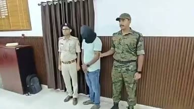 महिला दरोगा में प्यार में पत्नी का ह*त्यारा BDO गिरफ्तार ।।
दरभंगा के जाले प्रखंड में था पदस्थापित ....???
SI की गिरफ्तारी कब यह जानते हुए कि शादी शुदा हैं फिर प्यार क्यों की ,,प्यार मोहब्बत तक ठीक था लेकिन ये हत्या करना जघन्य अपराध ऐसे लोगों को स्पीडी ट्रायल चलाकर स्थानीय लोगों ने फांसी की सजा की मांग की है ।
#highlight #sspdarbhanga #DGPBihar #CorruptionFreeBihar #BiharGovernment