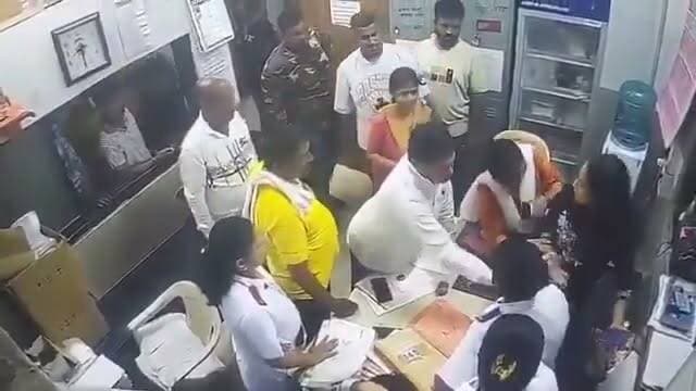 सालों की पढ़ाई, अनगिनत बिना नींद की रातें, परिवार के त्याग और जीवनभर की कड़ी मेहनत... लेकिन एक रसूखदार 'छुटभैया नेता' आता है और कुछ ही सेकंड में उस पूरी मेहनत और सम्मान पर सरेआम हाथ उठा देता है! यह सिर्फ एक व्यक्ति का अपमान नहीं है, बल्कि देश के हर उस ईमानदार नागरिक और कर्मठ अधिकारी के आत्मसम्मान पर चोट है जो दिन-रात देश की सेवा में लगा रहता है। जब अपनी ड्यूटी कर रहे किसी कर्तव्यनिष्ठ व्यक्ति को सत्ता के नशे में चूर ऐसे लोग अपना निशाना बनाते हैं, तो पूरे सिस्टम का भरोसा डगमगा जाता है। सलाखों के पीछे होनी चाहिए जगह: ऐसे लोगों को यह समझना होगा कि पद, पैसा और रसूख उन्हें कानून से ऊपर होने का अधिकार नहीं देते। ऐसे अराजक तत्वों की सही जगह सत्ता के गलियारों या वीआईपी कुर्सियों पर नहीं, बल्कि सलाखों के पीछे (Jail) होनी चाहिए, ताकि समाज में एक कड़ा संदेश जाए। बदलाव जरूरी है: वर्दी, कलम और कर्तव्य का सम्मान हर हाल में सर्वोपरि होना चाहिए। ऐसे नेताओं पर बिना किसी राजनीतिक दबाव के तत्काल और सख्त से सख्त कानूनी कार्रवाई होनी चाहिए। #Maharashtra #LawAndOrder #Justice #NetaGiri #RespectOfficers #PublicOutrage
