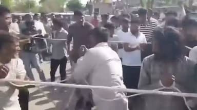 13 साल लड़की के साथ इन सभी ने हैवानियत का नंगा नाच खेला,, रोड पर उनकी परेड निकालते हुए प्रशासन ,, राजस्थान ।
#viral #shocked #public #crime