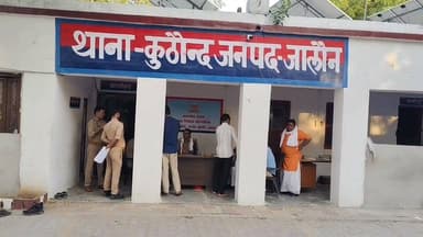 ब्रेकिंग जालौन
जालौन में चोरी हुआ एक नाबालिक किशोर/बच्चा हुआ बरामद
CWC हमीरपुर से अचानक गायब हुआ बच्चा कुठौंद क्षेत्र में हुआ बरामद
कुठौंद पुलिस के साथ मिलकर बच्चे को उरई पुलिस ने सकुशल किया बरामद
नहर कोठी के पीछे रह रहे बंजारा आदिवासी के लोगों के पास मिला बच्चा
बच्चे चोरी की सूचना पर क्षेत्र में मचा हड़कंप
पुलिस की टीम आते देख कई बंजारा भागने में हुए कामयाब, एक को पकड़ा
पकड़े गए बंजारे से पुलिस कर रही पूछताछ
जालौन जिले के कुठौंद क्षेत्र का मामला