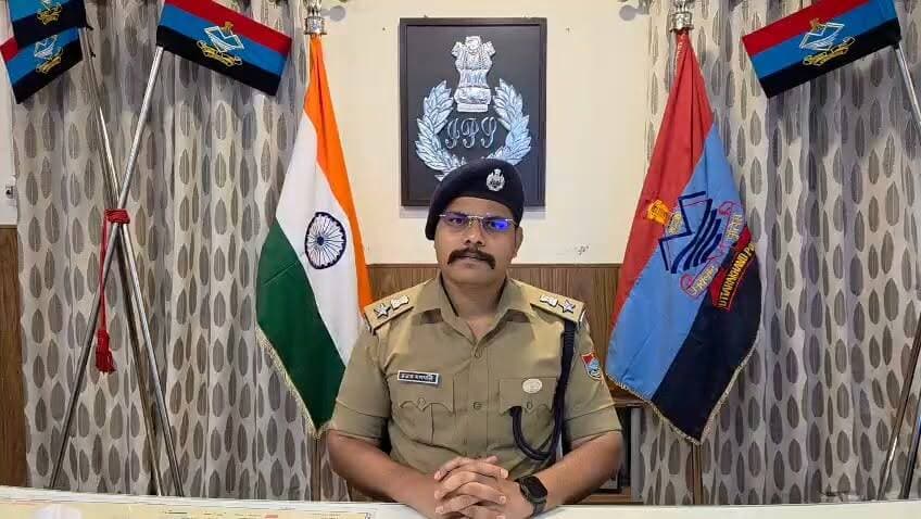 #एसएसपी अजय गणपति के #ऑपरेशन प्रहार का बड़ा #एक्शन, 1 लाख का इनामी #गैंगस्टर योगेश #मलिक अवैध तमंचे के साथ #गिरफ्तार
#ऊधमसिंहनगर #रुद्रपुर #उत्तराखंड #उत्तरप्रदेश #एसएसपीअजयगणपति #AjayGanpati #ऑपरेशनप्रहार #योगेशमलिक #इनामीअपराधी #गैंगस्टर #पुलिसकार्रवाई #क्राइमन्यूज #UttarakhandPolice #Rudrapur #UdhamSinghNagar #UPPolice #GangsterArrest #BreakingNews #CrimeNews #RajtantraTimes