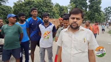 #मांझी #विद्युत_उपकेन्द्र से जुड़े #कबीरपार गांव में बंदरों की छलांग से पोल धराशायी, तार क्षतिग्रस्त। लगभग 50 घरों में 36 घण्टों से विद्युत आपूर्ति ठप। सामाजिक कार्यकर्ता गुड्डू कुमार सिंह समेत अन्य ग्रामीणों ने गांव में तत्काल विद्युत आपूर्ति सुनिश्चित कराने के लिए विभाग के वरीय पदाधिकारियों से लगाई गुहार। #मांझी #saran #Daudpur #𝙈𝙖𝙣𝙟𝙝𝙞 #chapra #ekma #vairalpost