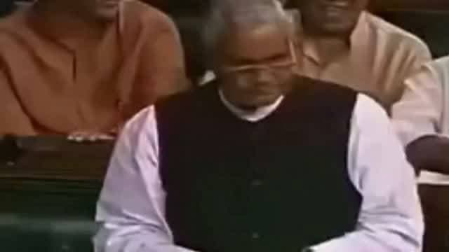 “अगर पहरा देने वाला कुत्ता न भौंके तो समझ लेना चाहिए की वो चोरों को जानता है” और शामिल हैं.. परम श्रद्धेय "अटल बिहारी वाजपेयी" जी का ये वीडियो क्यूँ हो रहा.
#news #ᴠɪʀᴀʟᴘᴏsᴛ #atalbiharivajpayeeji #bjp #india
