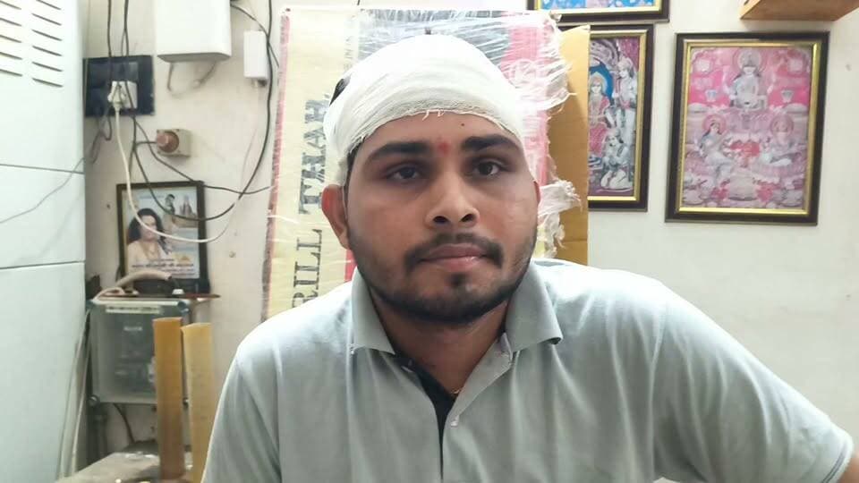 महरौनी में अज्ञात कारणों के चलते, कार रोककर कर युवक के साथ की गंभीर रूप से मारपीट,2लोग घायल ,पुलिस ने मामला दर्ज करते हुए संबंधित धारा में मुकदमा समिति किया।
#gnmedia #UPNews #CrimeAlert #CrimeNews #मारपीट #crimestory #upnewstoday #lalitpur94 #जिला94 #ललितपुर