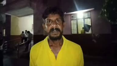 #एटा: थाना कोतवाली देहात क्षेत्र के गदनपुर गांव के पास तेज रफ्तार कैंटर ने बाइक सवार दो लोगों को टक्कर मार दी। हादसे में एक युवक की मौके पर ही दर्दनाक मौत हो गई, जबकि दूसरा गंभीर रूप से घायल हो गया। पुलिस ने घायल को मेडिकल कॉलेज में भर्ती कराया और शव को पोस्टमार्टम के लिए भेज दिया। बताया जा रहा है कि मृतक अपनी भतीजी की शादी का सामान लेकर लौट रहा था। पुलिस फरार कैंटर चालक की तलाश में जुटी है।
#Etah #EtahNews #BreakingNews #RoadAccident #SadNews #UttarPradesh #UPNews #Accident #Justice #ViralNews #HindiNews #EtahBreaking #RoadSafety #TrendingNews #newsupdatemumbai