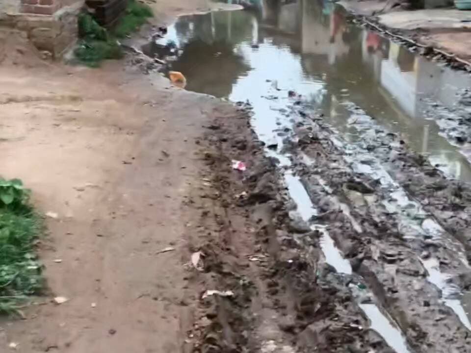 #मुस्सवा#जयनगर #का न्यूज़ है के पानी के कारण रॉड ख़राब हो