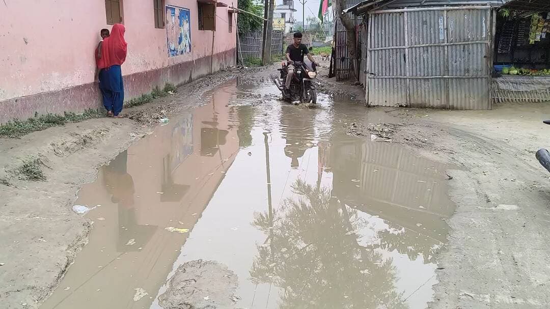 📌 EXCLUSIVE GROUND REPORT: सड़क या जानलेवा दलदल? वीडियो देखकर कांप उठेगी रूह! बादल रोजितपुर सोया नगर निगम।#KatiharNews
