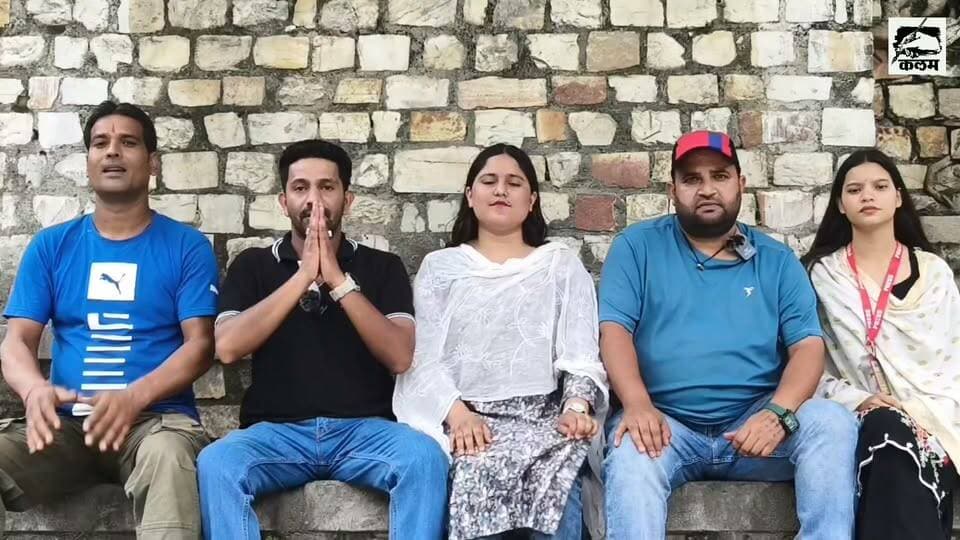 कलम जीत की
आज की Ground Discussion में देश और प्रदेश से जुड़े तीन बेहद गंभीर मुद्दों पर खुलकर चर्चा की गई।
हिमाचल प्रदेश में आई प्राकृतिक त्रासदी – आखिर क्यों हर साल जान-माल का भारी नुकसान हो रहा है? क्या हमारी तैयारियां पर्याप्त हैं? भविष्य में ऐसी आपदाओं से बचाव के लिए क्या ठोस कदम उठाने होंगे?
श्रीखंड महादेव यात्रा – आस्था और श्रद्धा के इस कठिन मार्ग पर श्रद्धालुओं की सुरक्षा, प्रशासन की तैयारियों और आवश्यक व्यवस्थाओं पर भी विस्तार से चर्चा की गई, ताकि यात्रा सुरक्षित और सुव्यवस्थित बन सके।
राजस्थान में मासूम बच्ची के साथ हुई दरिंदगी – इस शर्मनाक घटना ने पूरे देश को झकझोर कर रख दिया है। हमारी चर्चा का उद्देश्य ऐसे अपराधों के खिलाफ सख्त कानून, त्वरित न्याय, बच्चों की सुरक्षा और समाज की सामूहिक जिम्मेदारी पर गंभीर संवाद करना रहा। ऐसी घटनाओं के प्रति किसी भी तरह की चुप्पी स्वीकार्य नहीं होनी चाहिए।
TEAM GROUND ZERO केवल खबरें नहीं दिखाता, बल्कि उन मुद्दों को भी आवाज़ देता है जो समाज, व्यवस्था और आम जनता से सीधे जुड़े हैं।
आप भी अपनी राय कमेंट में अवश्य साझा करें। आपकी आवाज़ बदलाव की दिशा तय कर सकती है।
#GroundZero #GroundDiscussion #HimachalPradesh #HimachalDisaster #DisasterManagement #ShriKhandYatra #JaiBholenath #ChildSafety #Justice #StopCrimesAgainstChildren #VoiceOfPeople #NewsDebate #PublicOpinion #Himachal #India