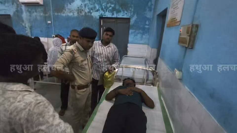 गोपालगंज - 📍मीरगंज जिगना ढाला के पास दो बाइक के बीच टक्कर में 2 युवक गंभीर रूप से घायल, एक महिला की मौत...
#todaynews #news #HindiNews #CrimeNews #viralnews #firstnews #newsupdate #newvideo #PublicNews #hathuanews #Gopalganj #spgopalganj #policeofficer #hathuahalchal #SiwanNews #thawe #News #halchalnews #GopalganjPolice