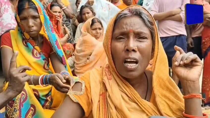 पत्नी की हत्*या कर पति ने घर में द*फनाया श*व,10 घंटे बाद बकरियों की मिमियाहट से खुला खौ*फनाक सच !
#Lakhisarai #CrimeNews #BiharCrime #MurderCase #ShockingNews #HorrorIncident #स्वजनसमाचार