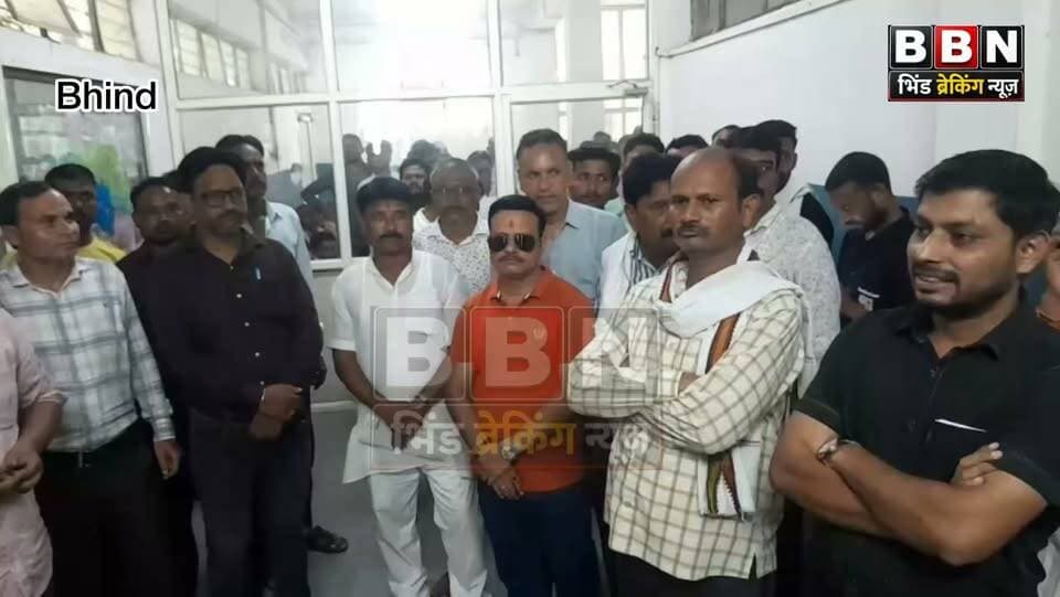 भिंड नगर पालिका में CMO की वापसी की मांग, अध्यक्ष और पार्षदों ने सौंपा ज्ञापन
#bhindbrekingnews