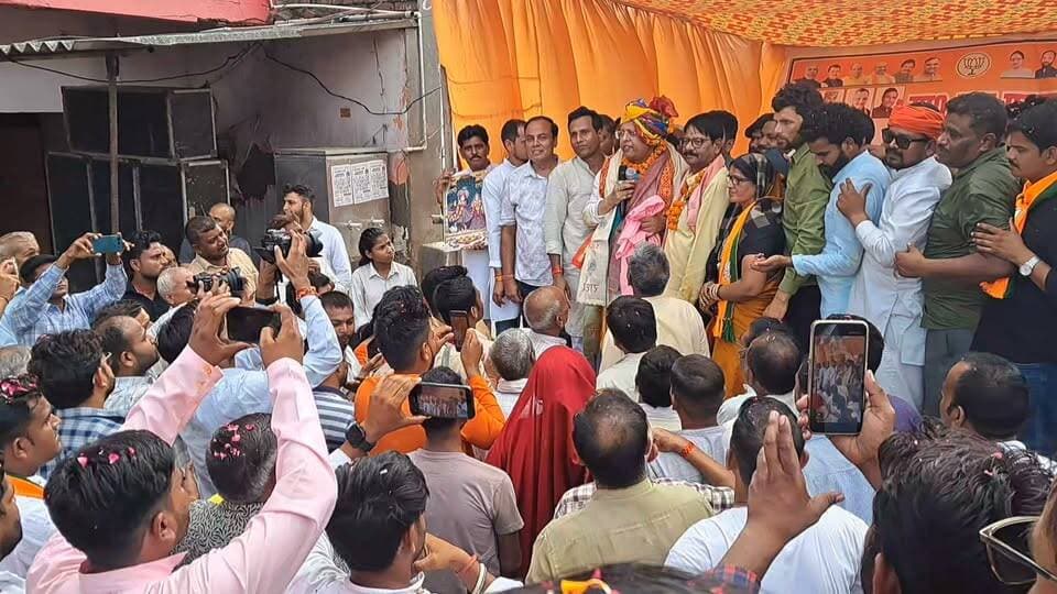 #आगरा। धरा पर प्रदेश महामंत्री Ram Pratap Singh Chauhan के आवागमन पर अधिकारियों को सीधा चेतावनी , सुधर जाओ नहीं तो, बचाने वाला कोई नहीं होगा ...
#BJPNEWS #latestnews #KhabarExpert #Etmadpur
Bharatiya Janata Party (BJP)
Etmadpur VidhanSabha
@topfans