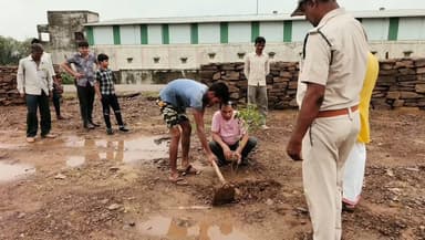 कैलाश धाम में गायत्री परिवार और वन विभाग ने मिलकर महकाया परिसर, रोपे दीर्घायु पौधे