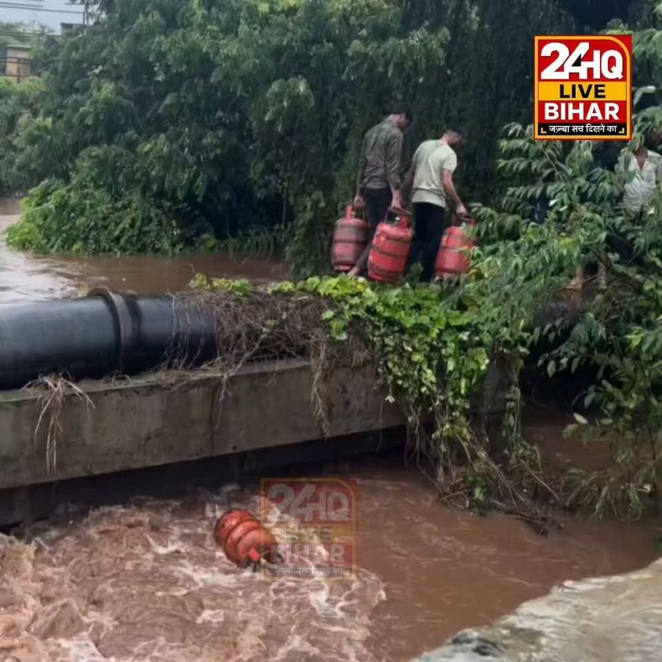 "जनसभा के दौरान पातालगंगा नदी में गैस सिलेंडर दिखाई देने से मचा हड़कंप, लोगों में चर्चा का विषय बनी घटना।"
#BreakingNews #PatalgangaNadi #GasCylinder #ViralNews