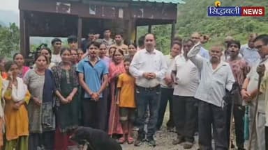 सड़क की मांग को लेकर द्वारीखाल ब्लॉक के ग्रामीणों ने सरकार के खिलाफ किया प्रदर्शन।
#news #utrakhand #kotdwar #pauri_garhwal