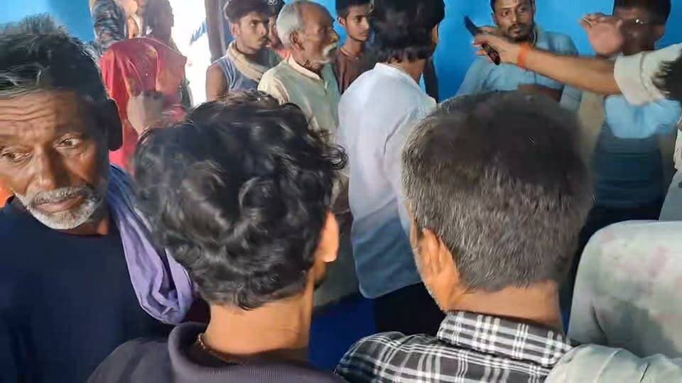 आंगनवाड़ी बहाली में शिकायतों पर बढ़ी हलचल!
शिकायतों को गंभीरता से लेते हुए मामले पर जांच की प्रक्रिया आगे बढ़ी। अब सभी की उम्मीद निष्पक्ष कार्रवाई और पारदर्शी बहाली पर टिकी है। क्या पात्र अभ्यर्थियों को मिलेगा न्याय? पूरी अपडेट के लिए जुड़े रहें।
#आंगनवाड़ी #आंगनवाड़ी_बहाली #Anganwadi #AnganwadiRecruitment #BiharNews #Samastipur #BreakingNews #LatestUpdate #Transparency #Justice #HindiNews #ViralNews #NewsUpdate #Bihar #RecruitmentUpdate