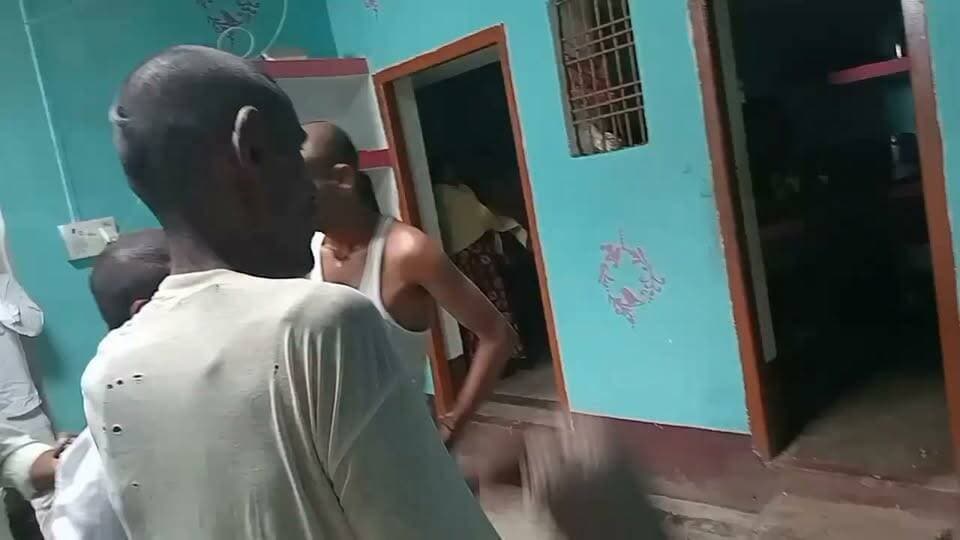 विधायक ललन राम को देखते ही फूट-फूटकर रो पड़ी मां! बेटे के इंसाफ के लिए लगाई ऐसी गुहार कि सबकी आंखें नम हो गईं।
#EmotionalVideo #MaaKaDard #JusticeForSon #InsafKiGuhar #BiharViral #GroundReport