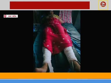 ललितपुर: तेज रफ्तार ट्रैक्टर ने स्कूटी को मारी जोरदार टक्कर, भतीजी गंभीर घायल; चालक राजाभैया पर केस दर्ज, फरार होने का आरोप
#Lalitpur #Maharoni #RoadAccident #TractorAccident #ScootyAccident #GirwarSingh #BreakingNews #UPNews #IDNNews #CrimeNews #PoliceAction #ViralNews #BundelkhandNews #LatestNews #HindiNews
