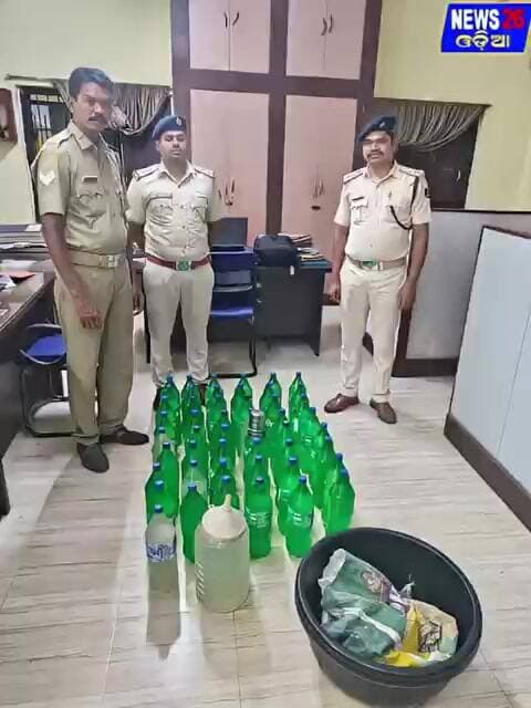ପୋଲୋ ତଳୁ ଓ ଆଲମିରା ରୁ ବିପୁଳ ପରିମାଣ ର ମଦ ଜବତ