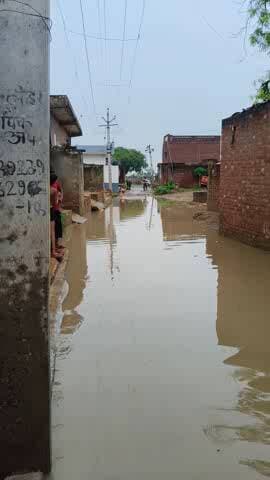 Semra atikabad jila Firozabad Uttar pradesh
mere ghar ke samne sadak pe pani hamesa se bhara raheta hai