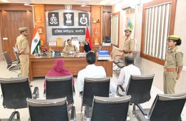 पुलिस अधीक्षक जालौन द्वारा क्षेत्राधिकारी व थाना प्रभारीगण के साथ गूगल मीट के माध्यम से वर्चुअली जनसुनवाई कर थानों/कार्यालयों में आए हुए फरियादियों की समस्याओं को सुना गया तथा उनकी समस्याओं के उचित, गुणवत्तापूर्ण व समयबद्ध निस्तारण हेतु संबंधित को आवश्यक दिशा-निर्देश दिये गये। https://t.co/5OJCBCJMos