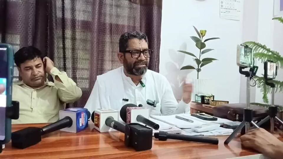 पूर्व विधायक बलवान पुनिया की प्रेस कॉन्फ्रेंस, अभिषेक शर्मा नेठराणा हत्या प्रकरण में आरोपियों की गिरफ्तारी की मांग भादरा जनसमस्याओं को लेकर कई जगह होंगे प्रदर्शन
#अभिषेक #bhadra