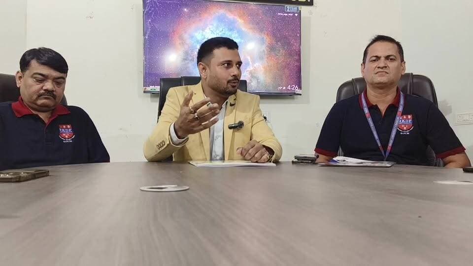 🎓 रांची में RKDF University की प्रेस कॉन्फ्रेंस का सीधा प्रसारण।
विश्वविद्यालय की नई पहल, शैक्षणिक कार्यक्रम, एडमिशन, स्किल डेवलपमेंट और छात्रों के भविष्य से जुड़े महत्वपूर्ण विषयों पर साझा की गई अहम जानकारियां।
📹 पूरी प्रेस कॉन्फ्रेंस देखें और शिक्षा से जुड़ी हर बड़ी अपडेट के लिए हमारे पेज को Follow, Like, Comment और Share करें।
#RKDFUniversity #RKDFRanchi #PressConference #Live #Education #HigherEducation #Admissions #Ranchi #Jharkhand #Students #Career #UniversityNews #EducationNews #FacebookLive #HazaribaghNews #RanchiNews